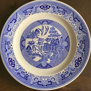 Willowware of Royal China, one dinner sized plate